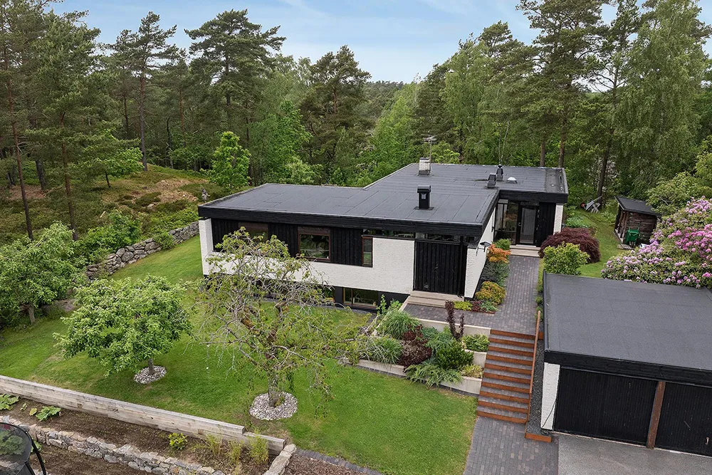 Modernist Villa Among Traditional Cottages in Sweden - Gallery image 36
