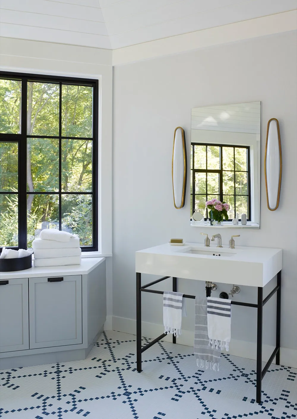 Aktive Muster und Tisch mit Käfern: Ungewöhnliches Landhaus in New Jersey - Gallery image 22