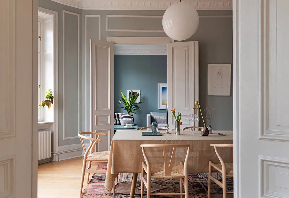 Elegant Interior in Blue Tones in a Historic House in Central Stockholm - Gallery image 2