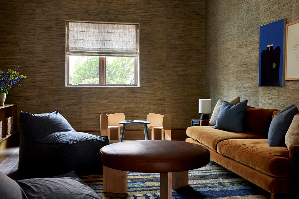 Moderne Akzente im Design einer Villa im europäischen Stil in Kalifornien - Gallery image 9