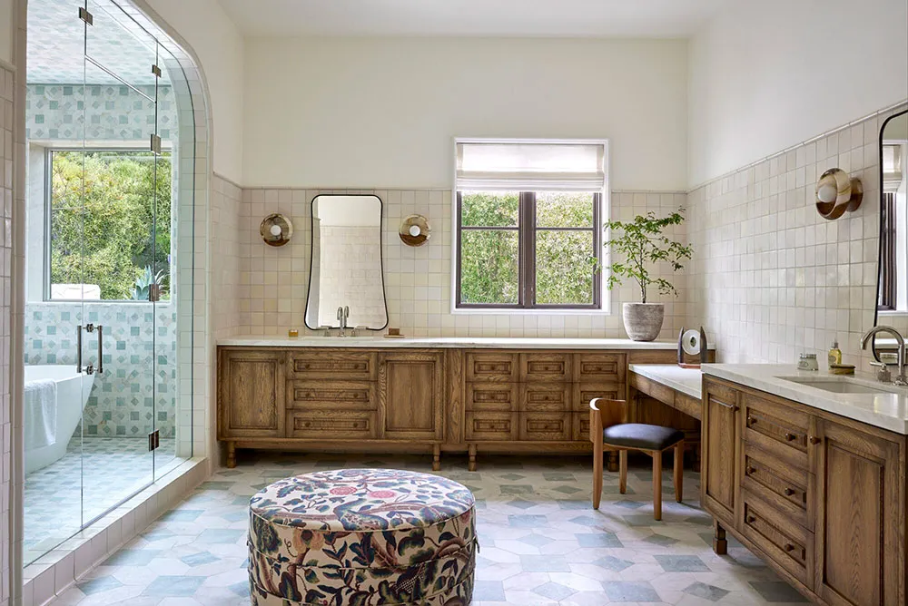 Moderne Akzente im Design einer Villa im europäischen Stil in Kalifornien - Gallery image 12