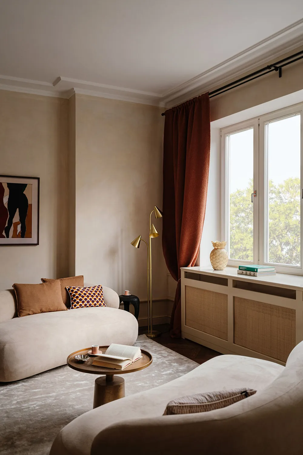 Style apartment of a travel blogger in Warsaw with elegant details - Gallery image 2