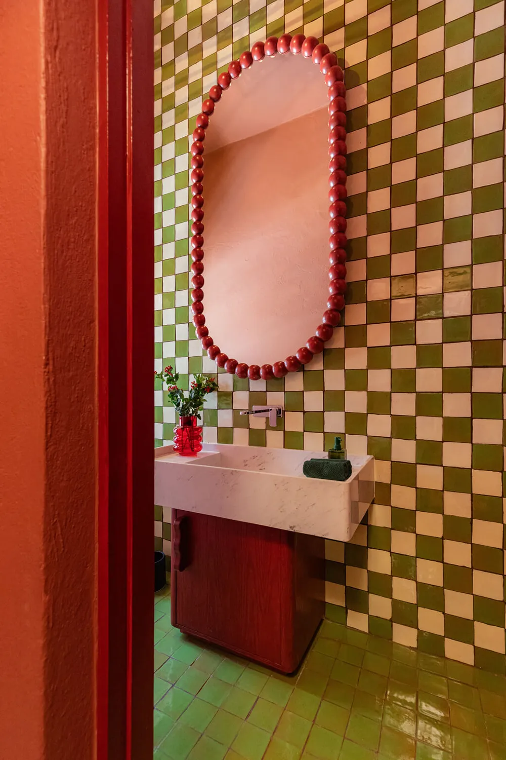 Fleischige Farben und ekliges Design eines ungewöhnlichen Hauses in Mexiko - Gallery image 12