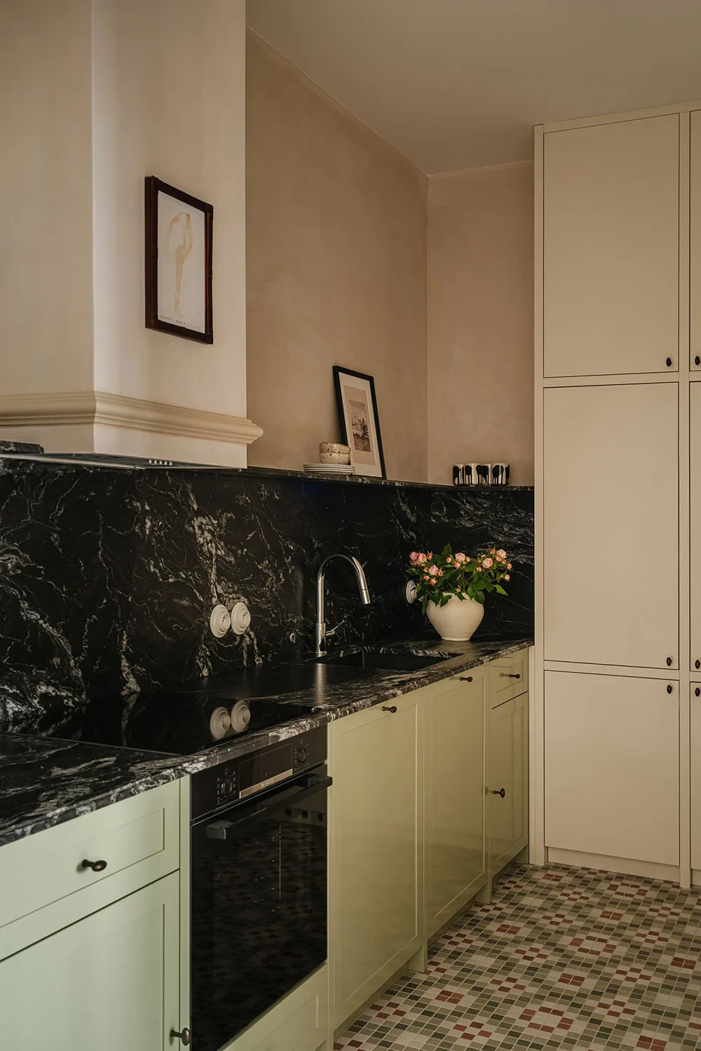 Style apartment of a travel blogger in Warsaw with elegant details - Gallery image 10