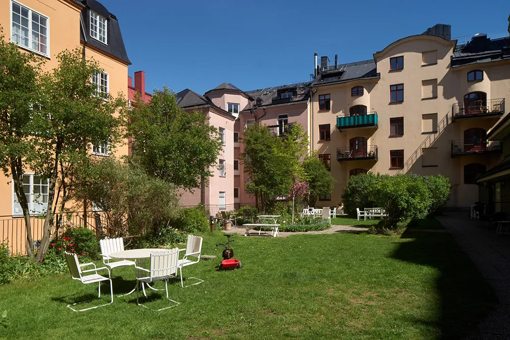 Interior soleado en Estocolmo con toques coloridos - Gallery image 24