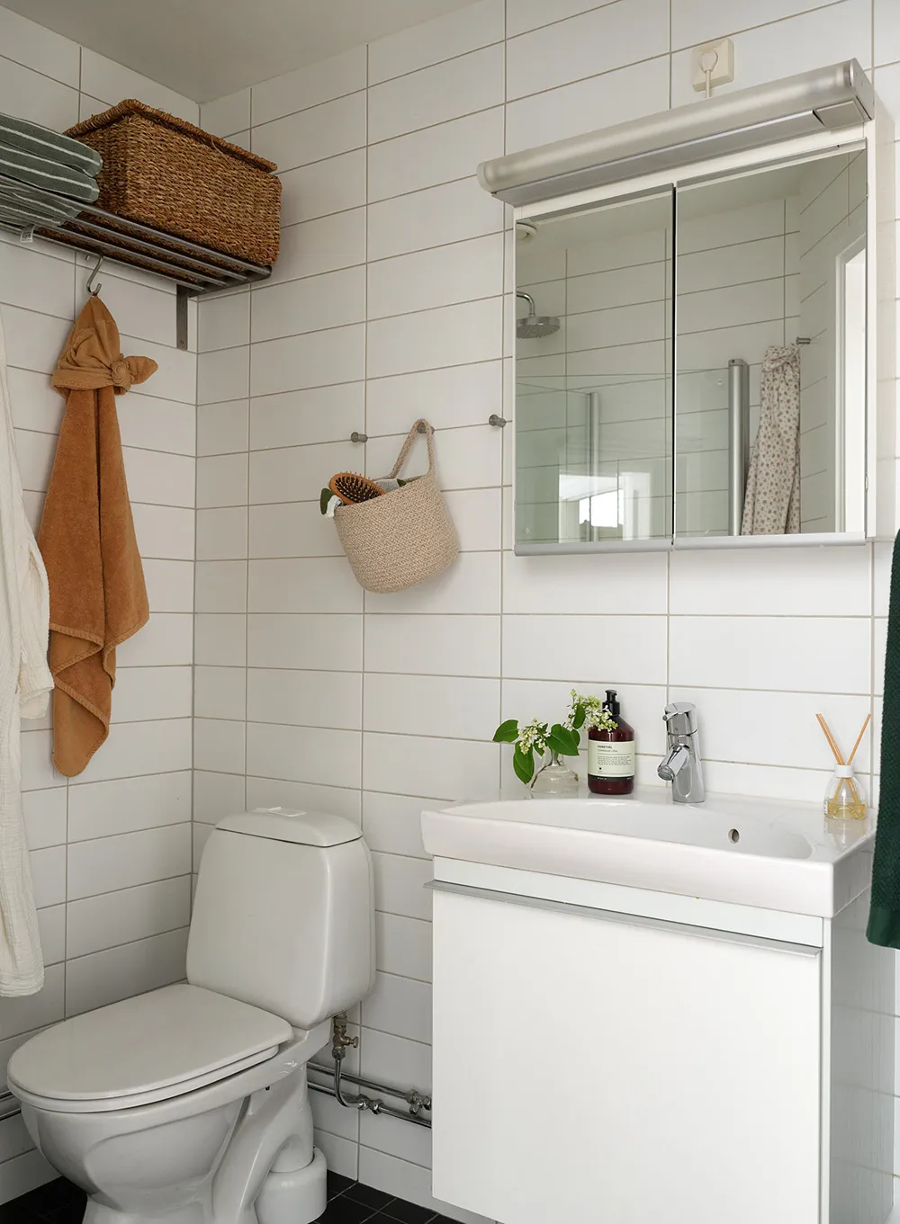 Interior soleado en Estocolmo con toques coloridos - Gallery image 20