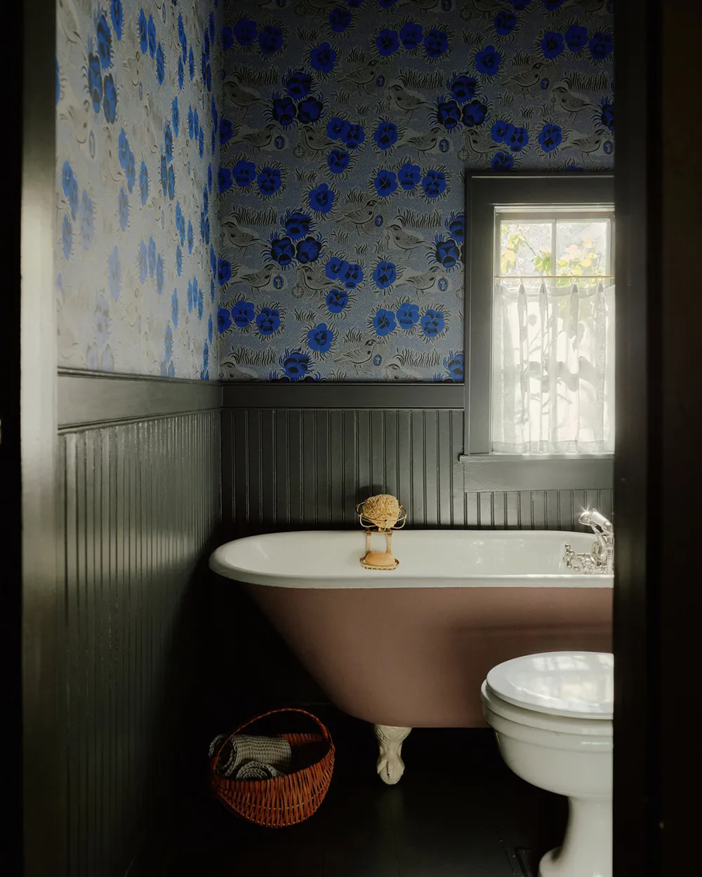 Interiores acogedores bajo los rayos del sol: viejo coto en Connecticut - Gallery image 8