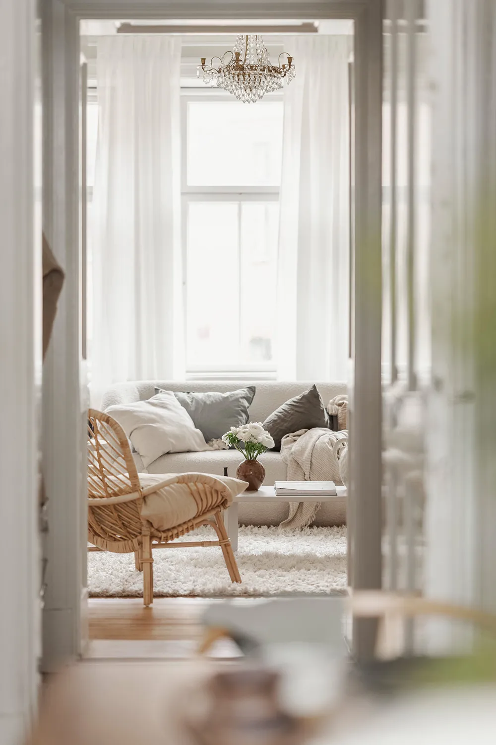 Miękki i ciepły skandynawski интерьер małej mieszkania 51 m² - Gallery image 23