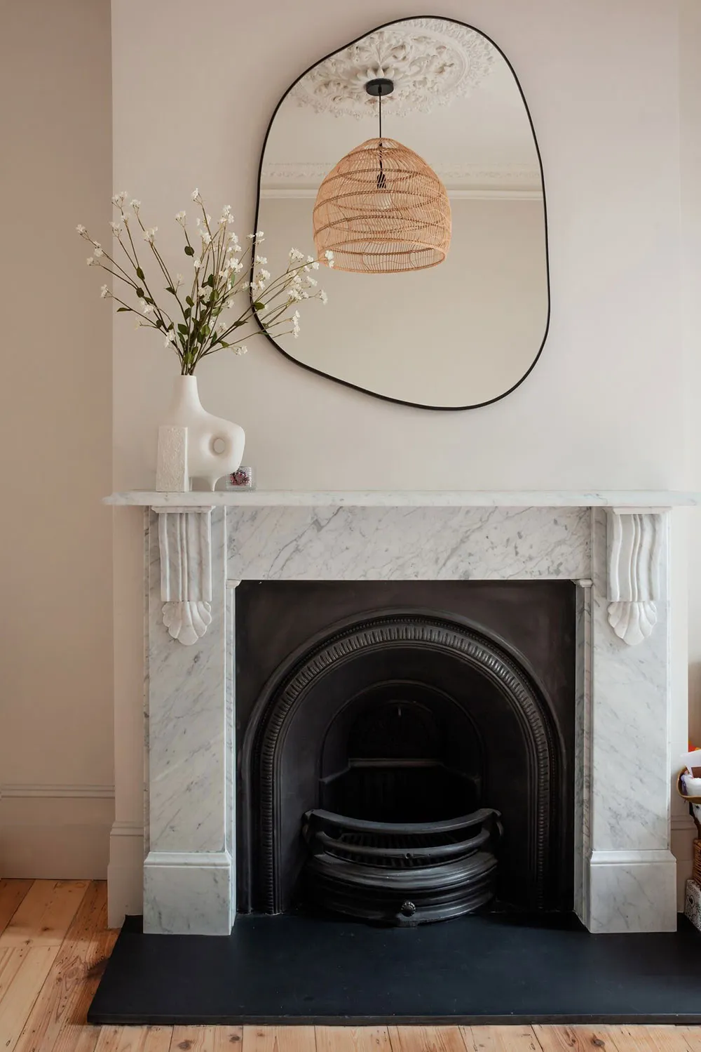 Nice Interiors of a Moderned Townhouse in London - Gallery image 3