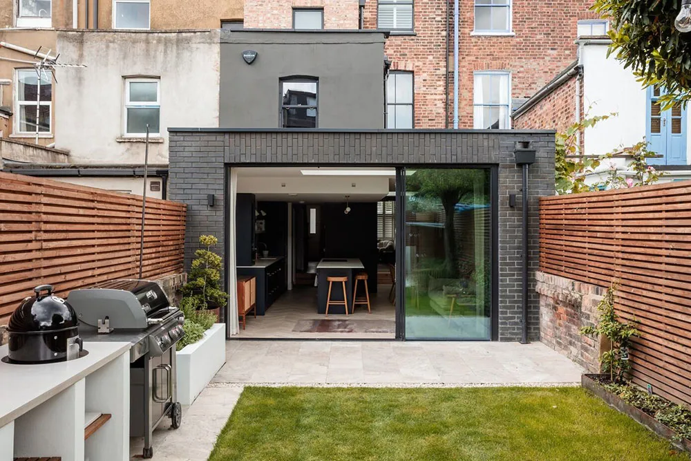 Nice Interiors of a Moderned Townhouse in London - Gallery image 7