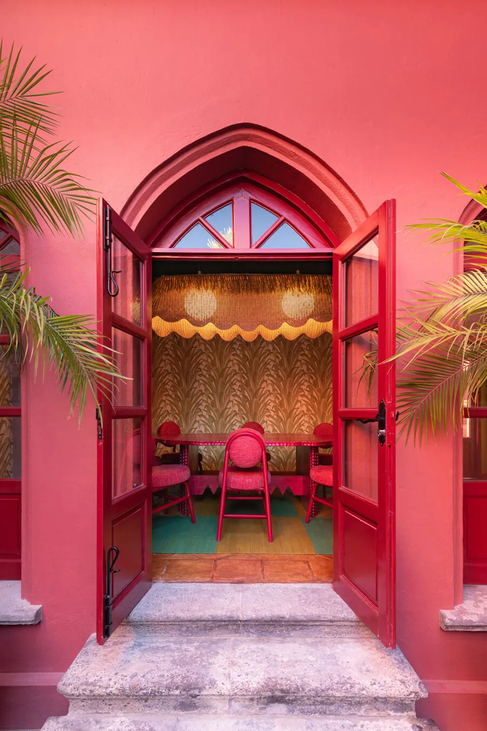 Fleischige Farben und ekliges Design eines ungewöhnlichen Hauses in Mexiko - Gallery image 6