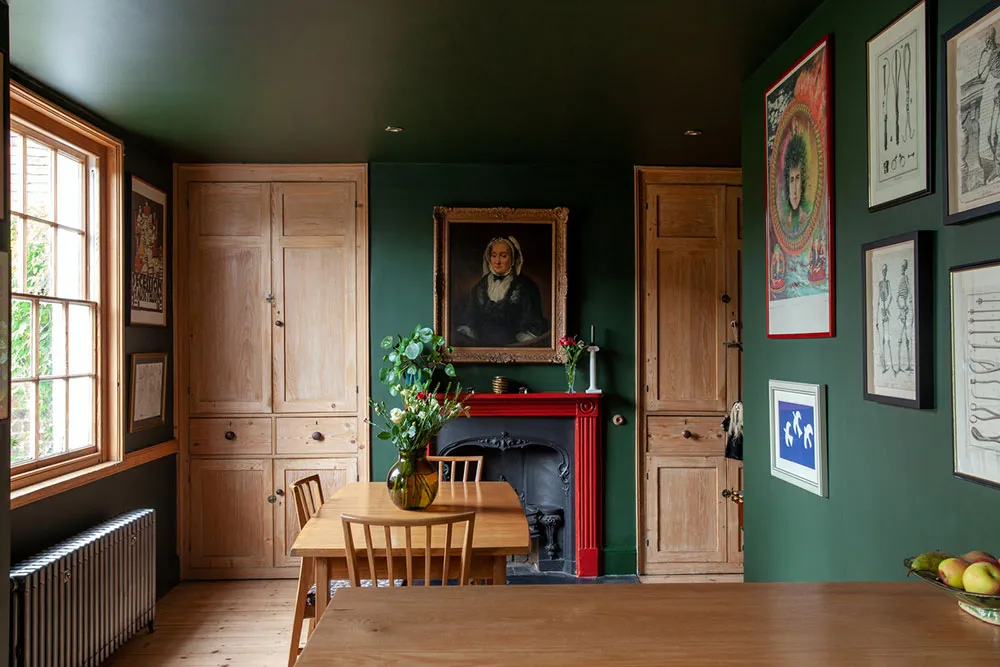 Rich Red and Green Tones in Vintage Victorian Mansion Interiors - Gallery image 15