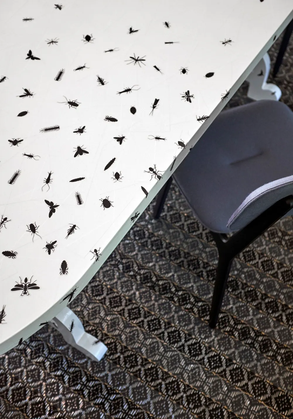 Aktive Muster und Tisch mit Käfern: Ungewöhnliches Landhaus in New Jersey - Gallery image 10