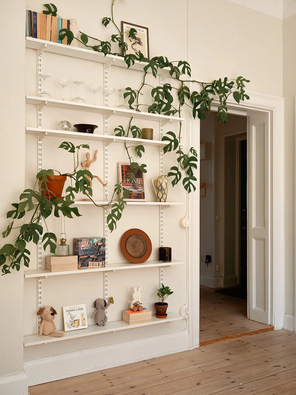 Interior soleado en Estocolmo con toques coloridos - Gallery image 14