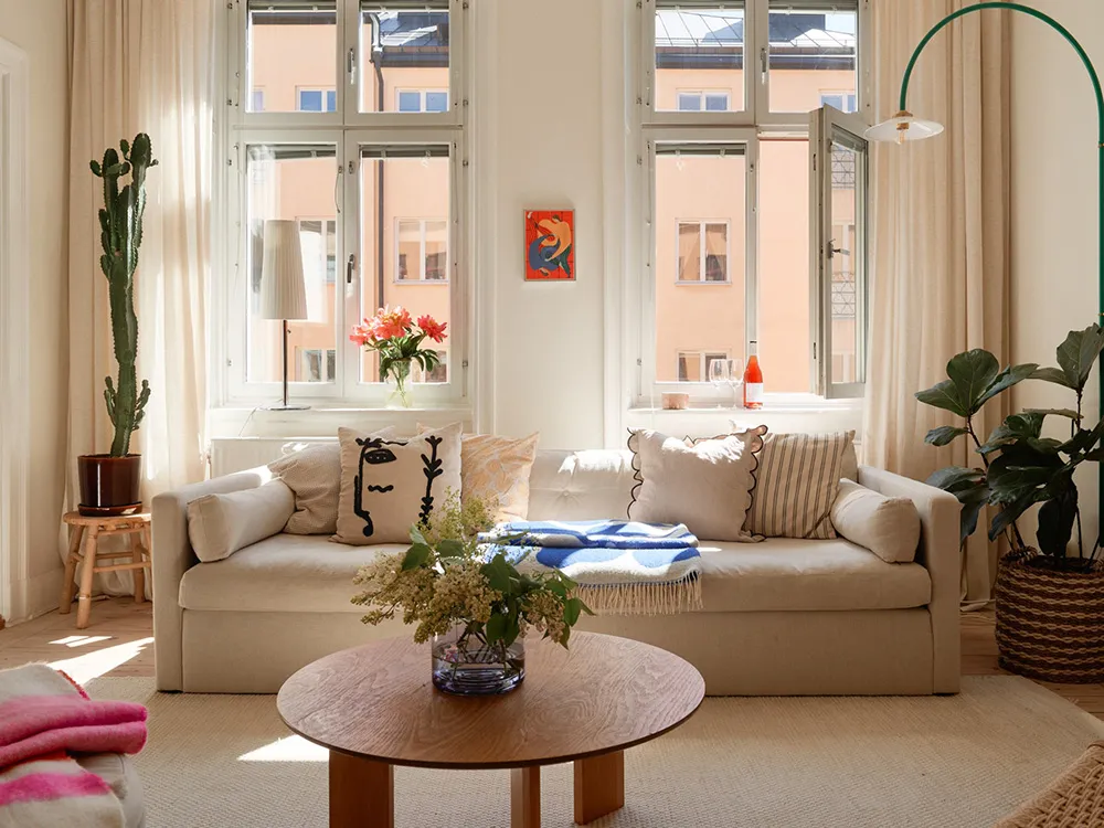 Interior soleado en Estocolmo con toques coloridos - Gallery image 3