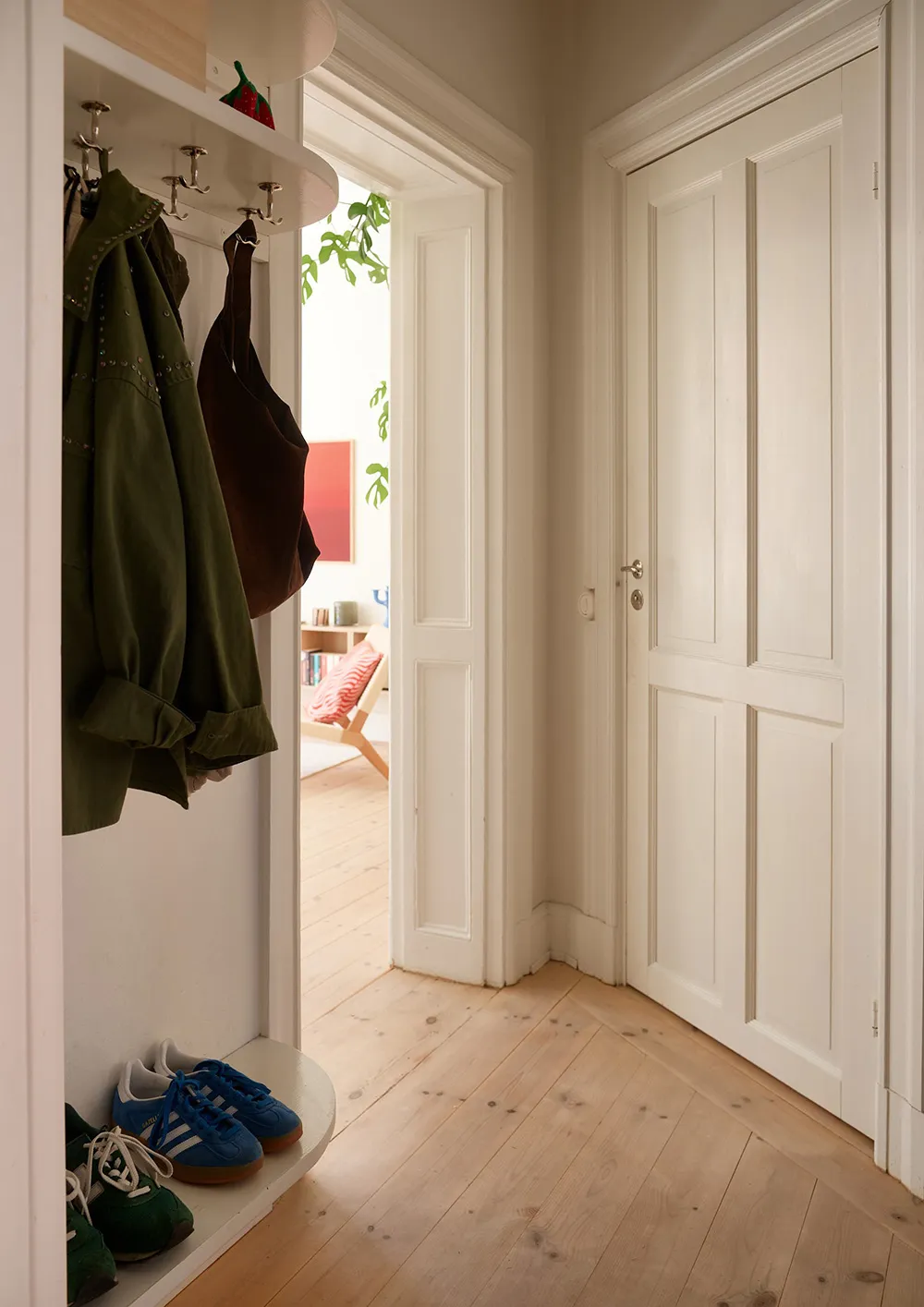 Interior soleado en Estocolmo con toques coloridos - Gallery image 21