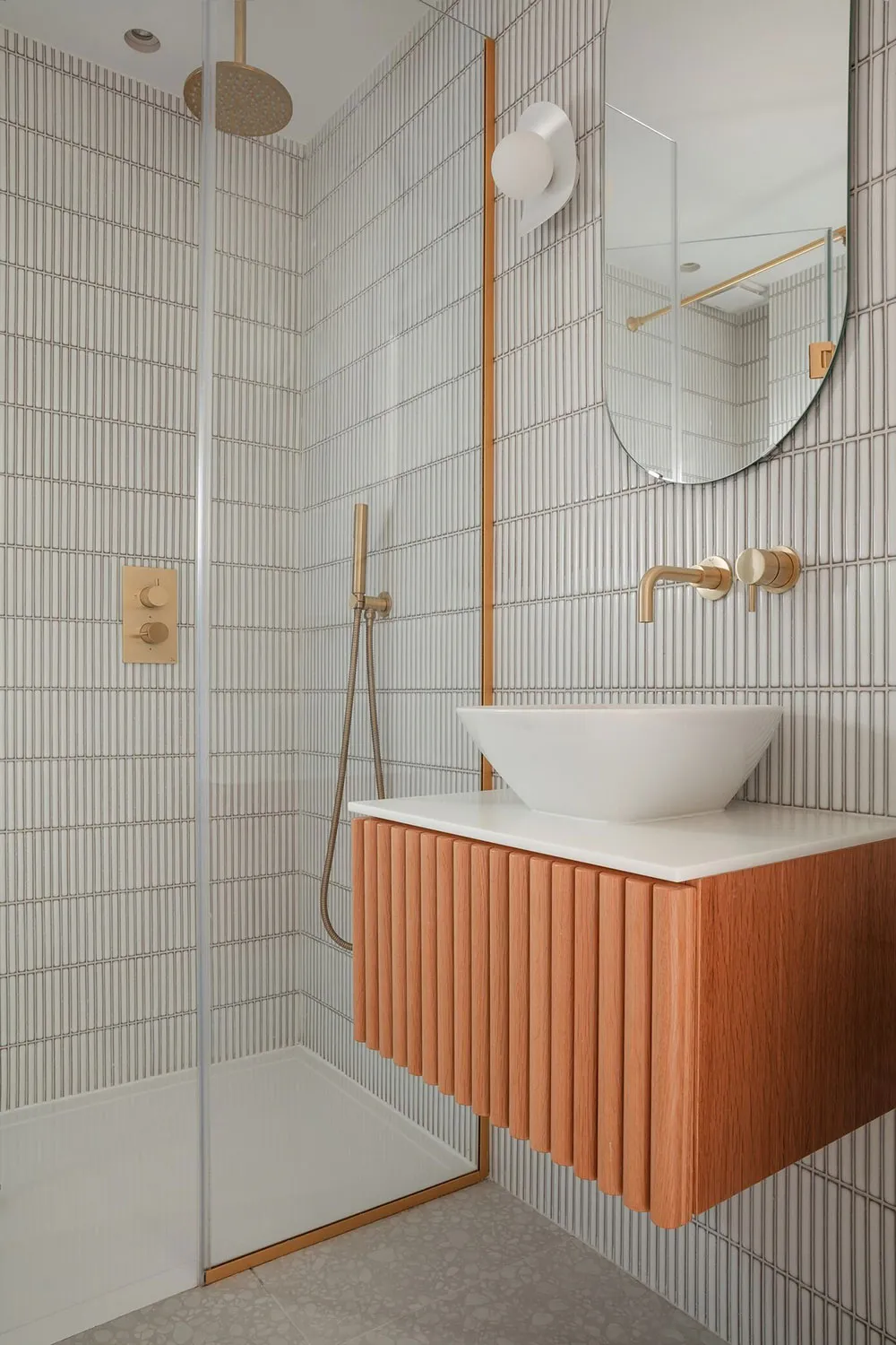 Nice Interiors of a Moderned Townhouse in London - Gallery image 15