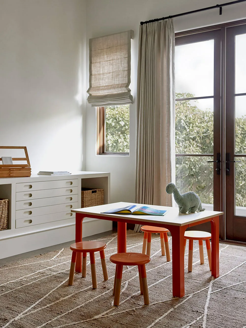 Moderne Akzente im Design einer Villa im europäischen Stil in Kalifornien - Gallery image 18