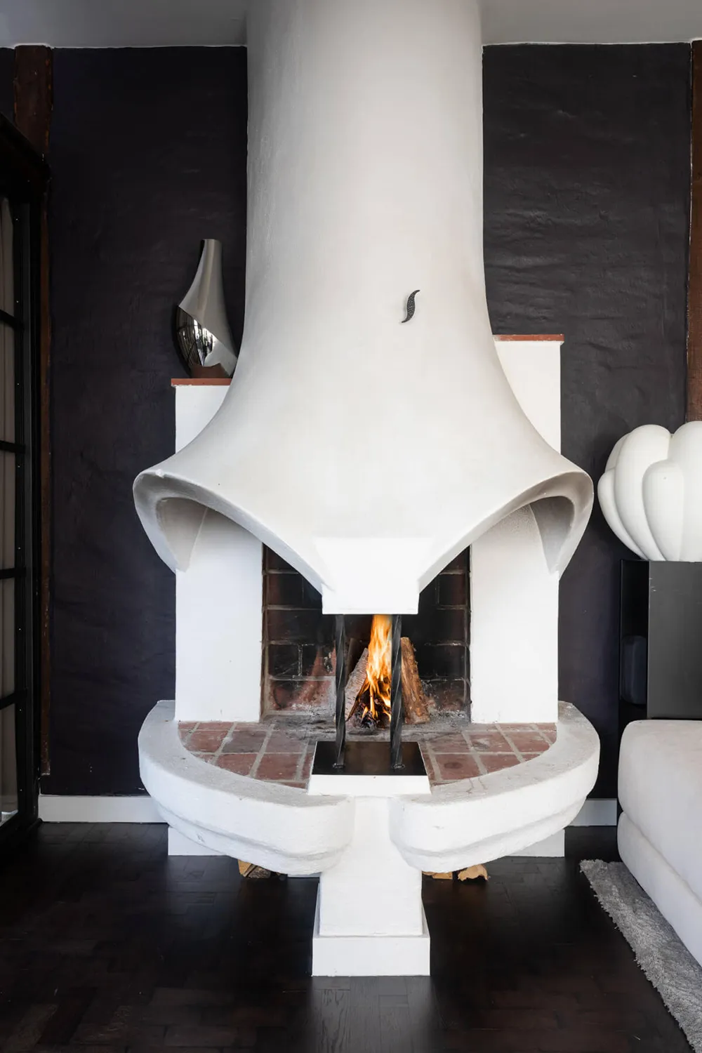 Plafonds inclinés et murs noirs : mansarde à Stockholm (82 m²) - Gallery image 14