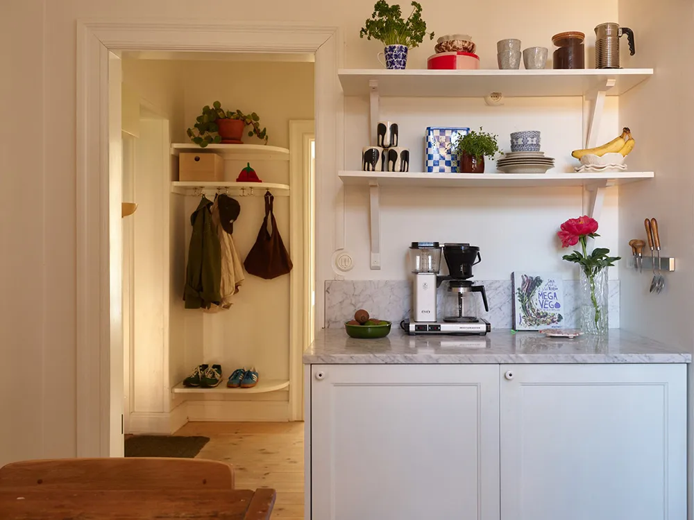 Interior soleado en Estocolmo con toques coloridos - Gallery image 19