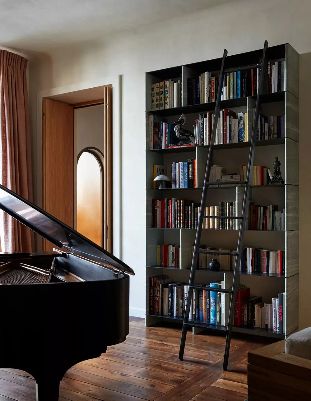Interesting Textures and Original Details: Apartment in Paris by Pierre Yovanovitch - Gallery image 20