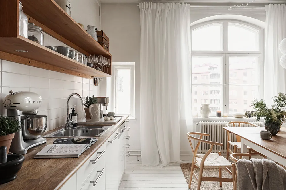 Miękki i ciepły skandynawski интерьер małej mieszkania 51 m² - Gallery image 22