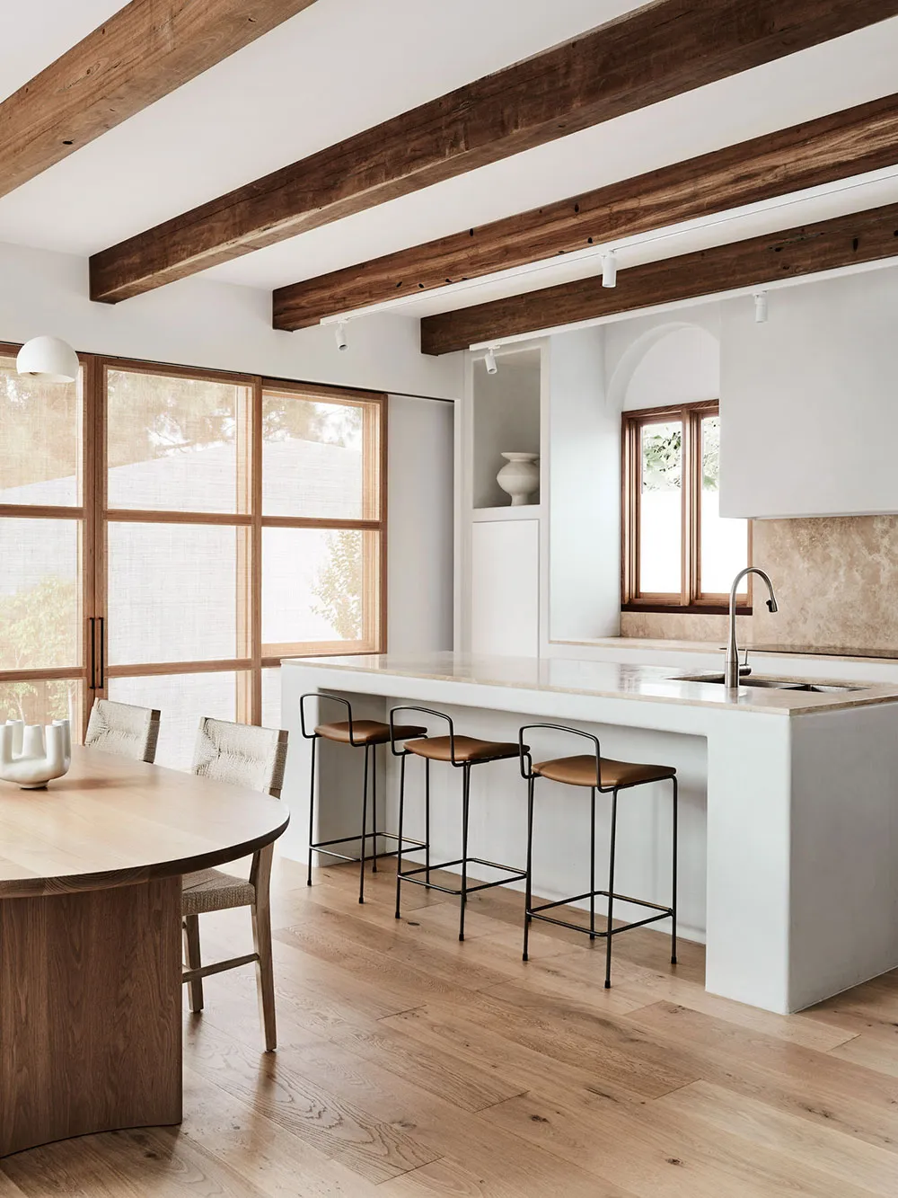 Stylowy naturalny wnętrze nowoczesnej wille w Australii - Gallery image 2