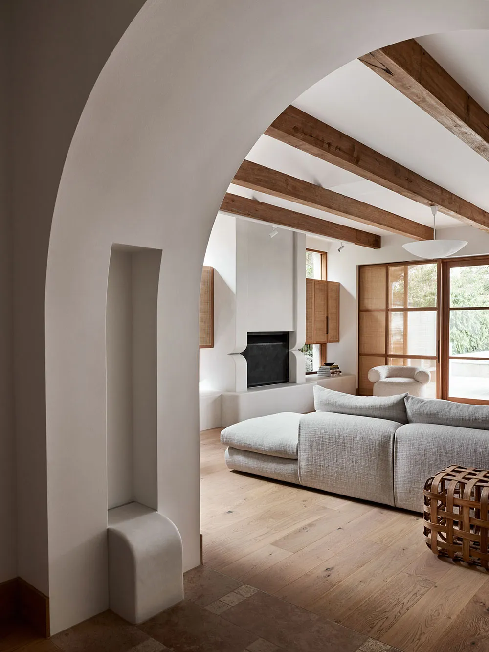 Stylowy naturalny wnętrze nowoczesnej wille w Australii - Gallery image 4