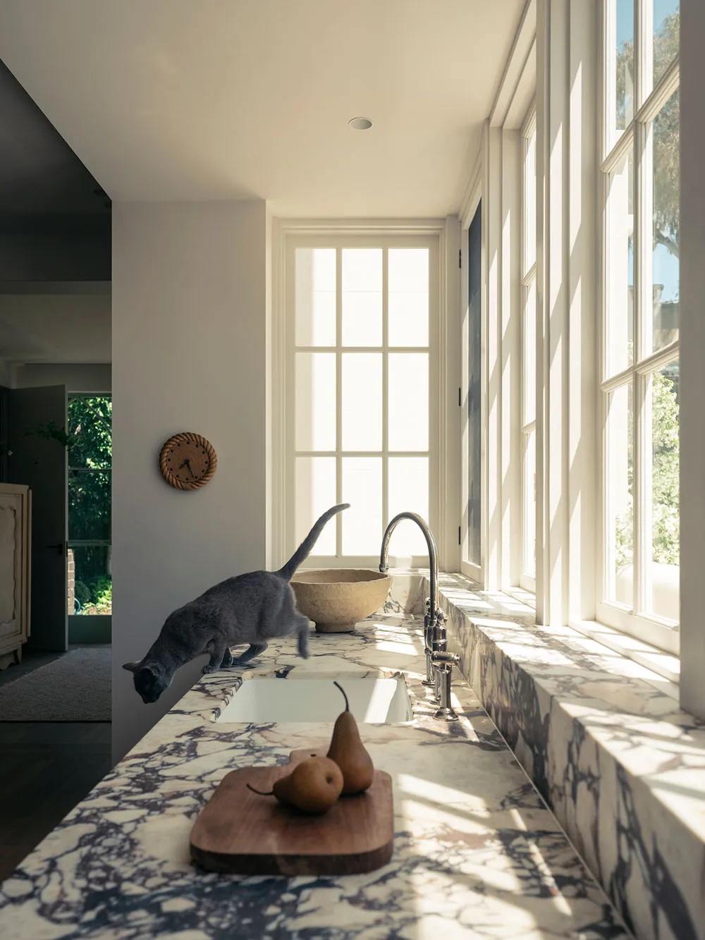 Spokojna elegancja domu projektanta w Sydney - Gallery image 7