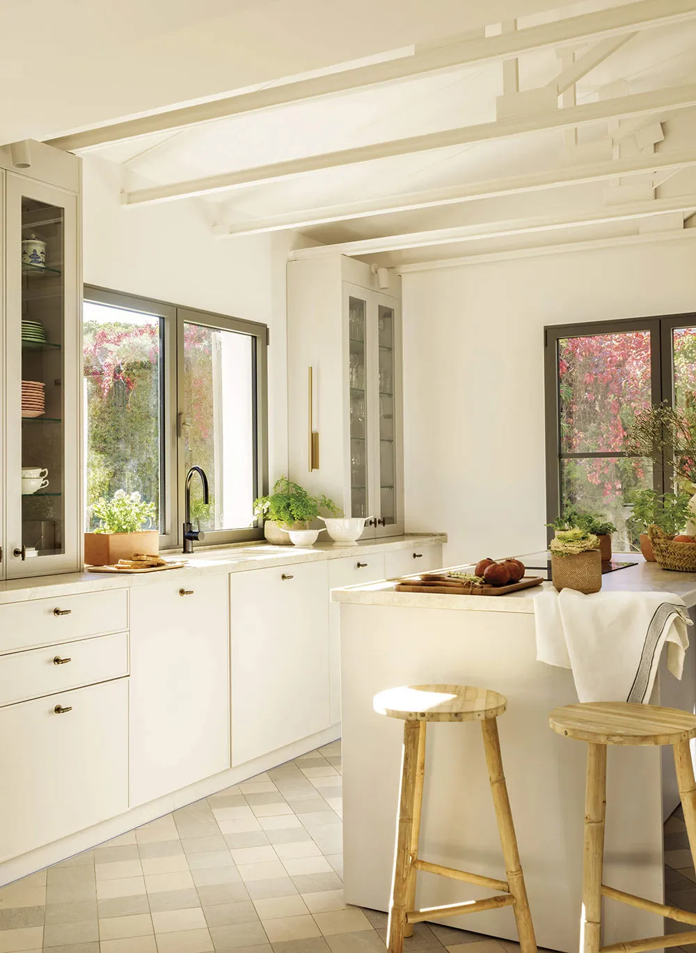 Weißer, eleganter, zeitloser Stil: Designerhaus in Madrid - Gallery image 6