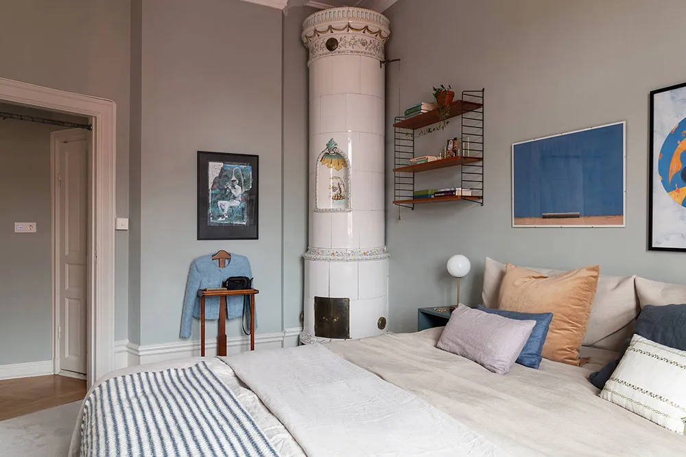 Elegant Interior in Blue Tones in a Historic House in Central Stockholm - Gallery image 20