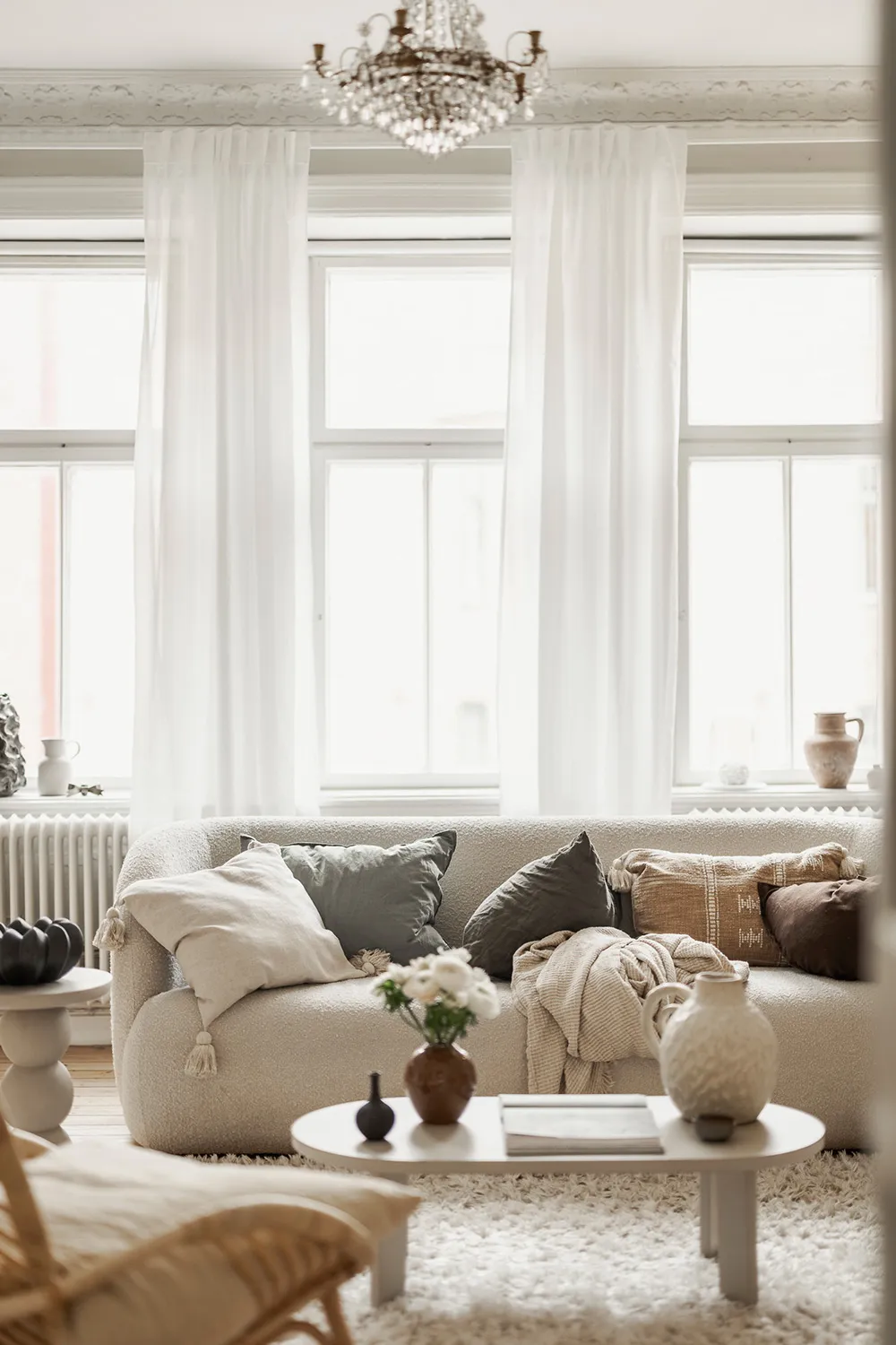 Miękki i ciepły skandynawski интерьер małej mieszkania 51 m² - Gallery image 1