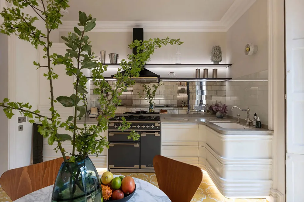 Art contemporain audacieux dans les intérieurs d'un taunhouse historique à Londres - Gallery image 6