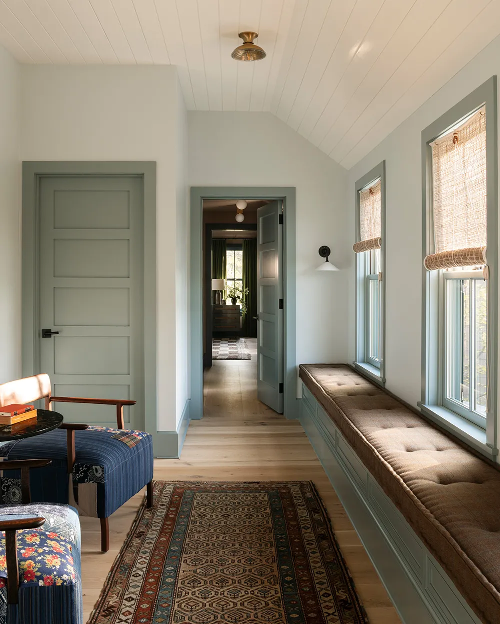 Motifs floraux dans chaque pièce : cottage confortable sur Long Island - Gallery image 26