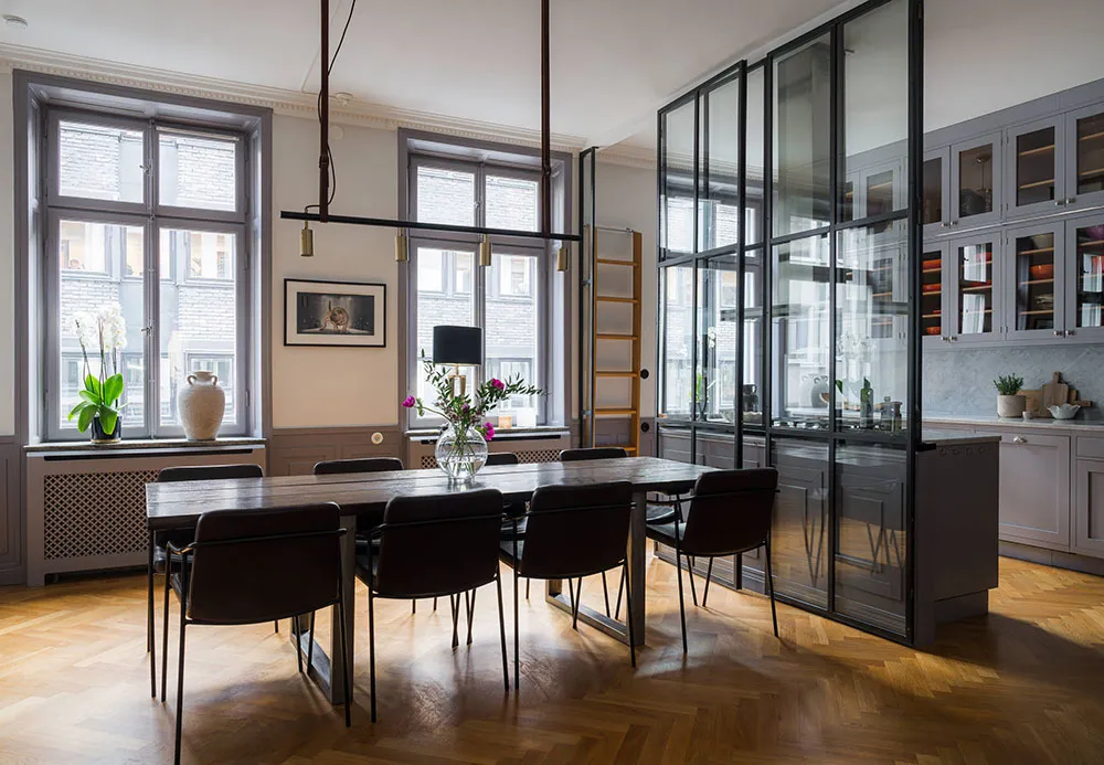 Planification ouverte et accents de couleur élégants : appartements à Stockholm - Gallery image 4