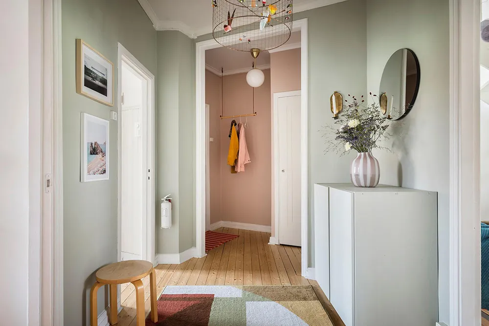 Bright two-story apartment with poster gallery in Gothenburg (83 m²) - Gallery image 11