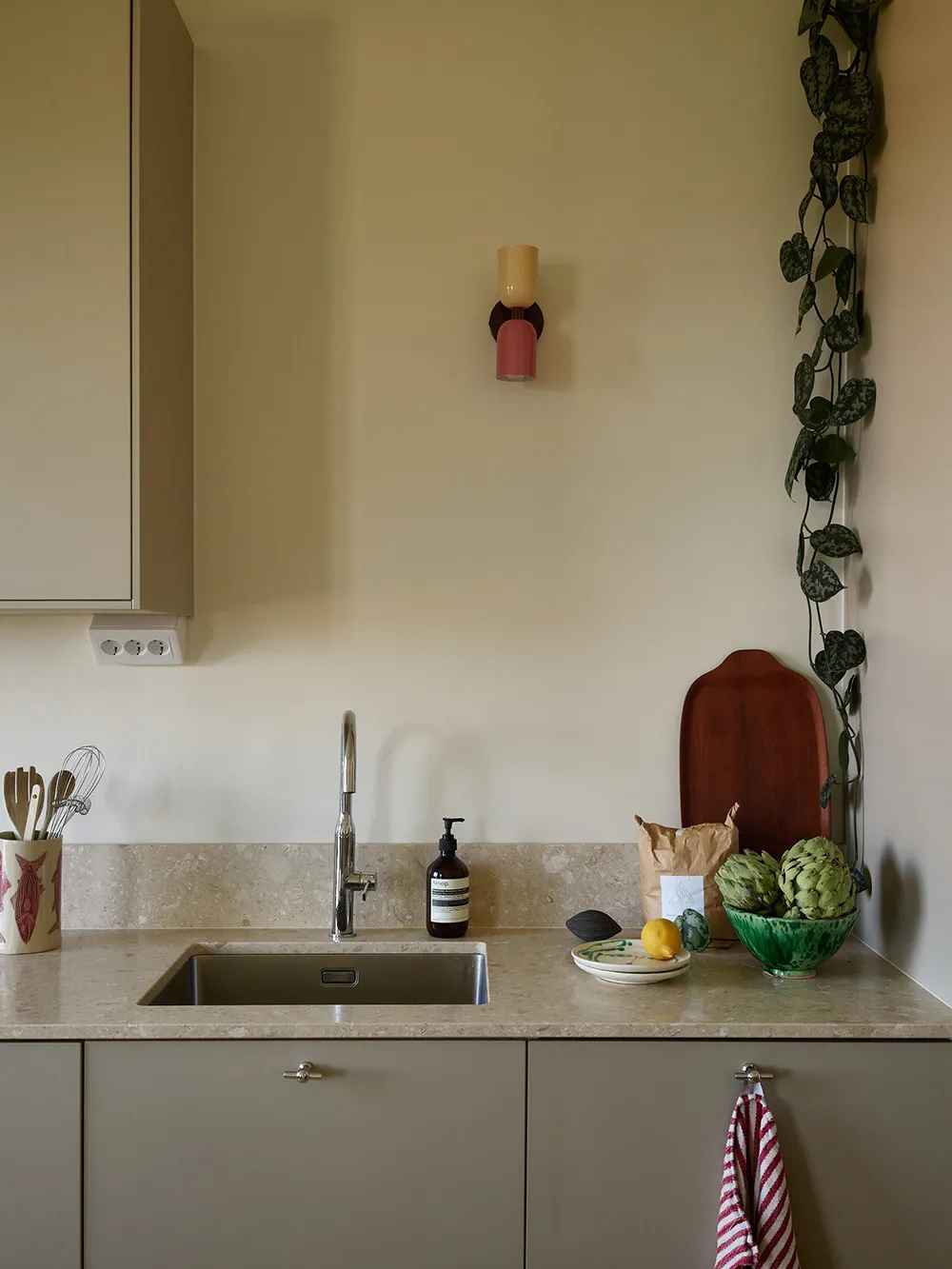 Appartement suédois avec chambres à coucher pastel et vues sur la baie (54 m²) - Gallery image 7