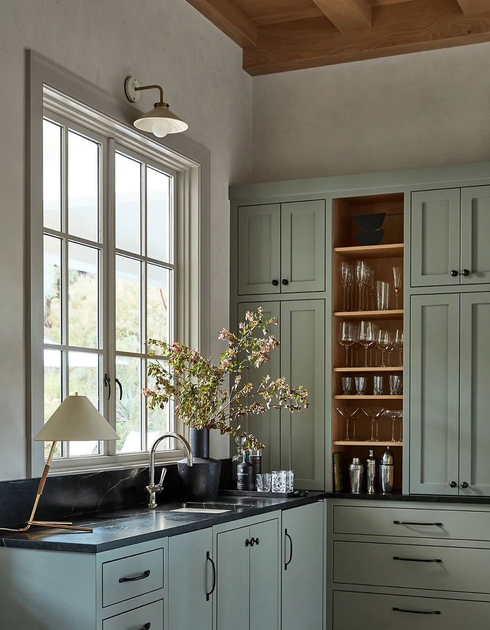 Eleganz natürlicher Materialien im Design eines Vorstadthaus in Kalifornien - Gallery image 15