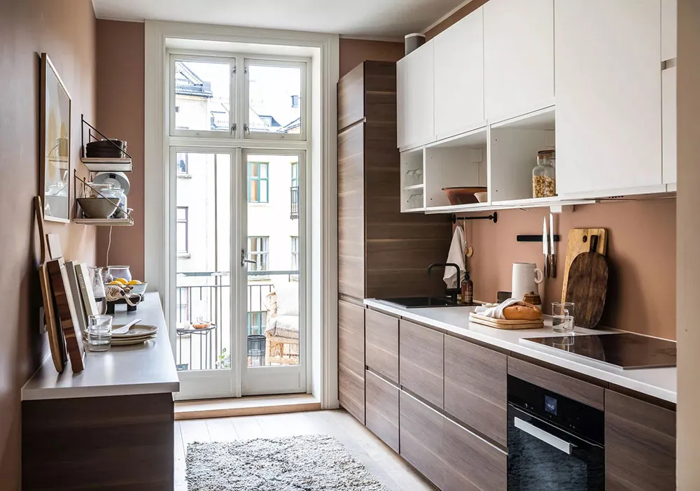 Warmere Töne und stylischer roter Sofa: Angenehme Wohnung in Oslo - Gallery image 10