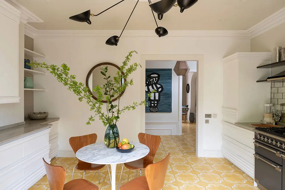 Art contemporain audacieux dans les intérieurs d'un taunhouse historique à Londres - Gallery image 7