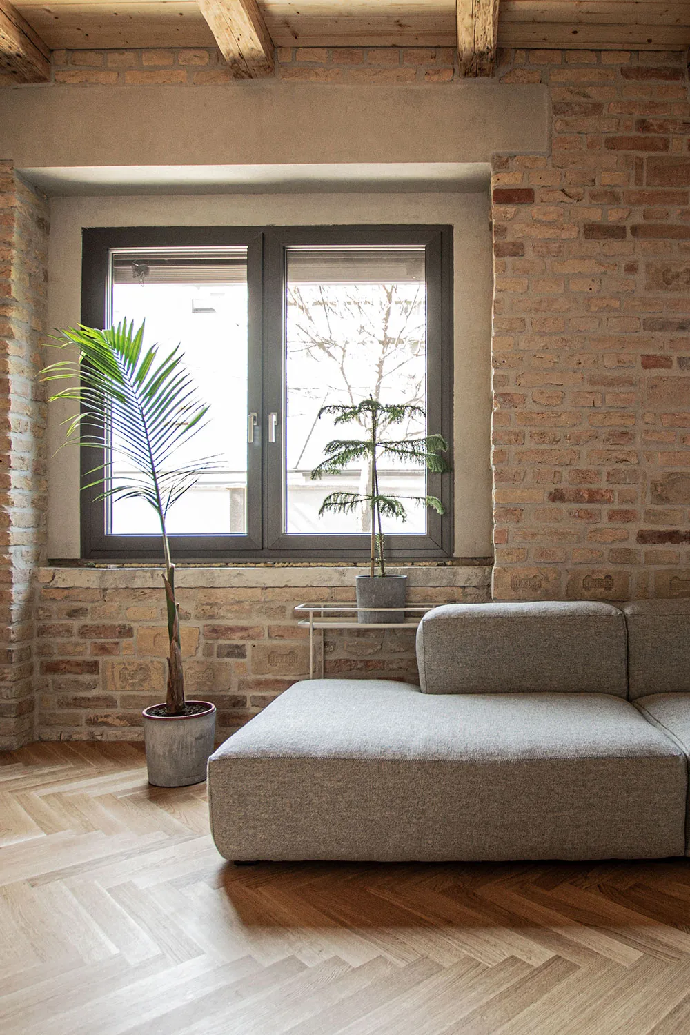 Brick, beams, minimalism: bright loft in Bratislava - Gallery image 2