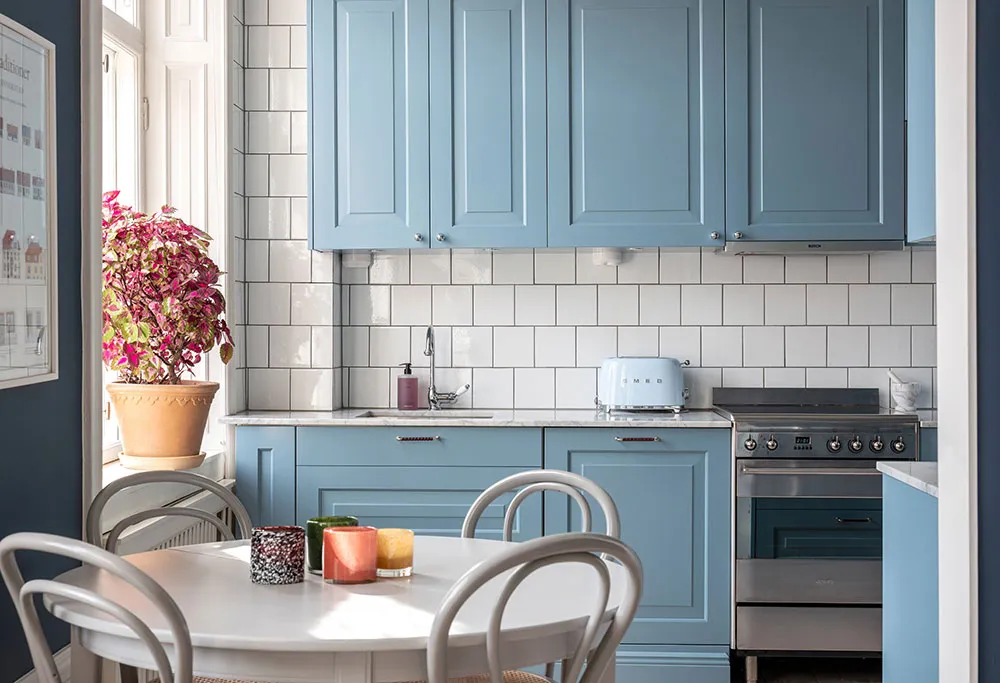 Blau- und hellgrüne Akzente: Fröhliche Wohnung in Stockholm (54 qm) - Gallery image 8