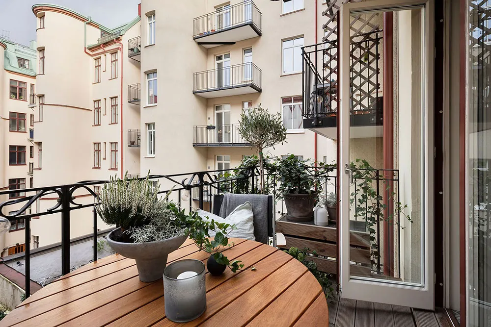 Interior escandinavo aireado con dormitorio oscuro (61 m²) - Gallery image 21