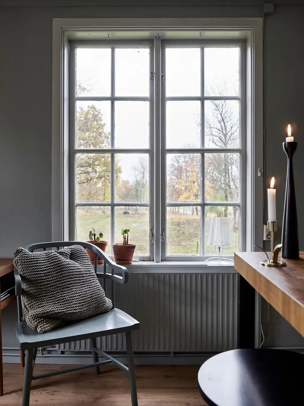 Gemütliche graue Interieurs einer ländlichen Ferienhaus in Schweden - Gallery image 7