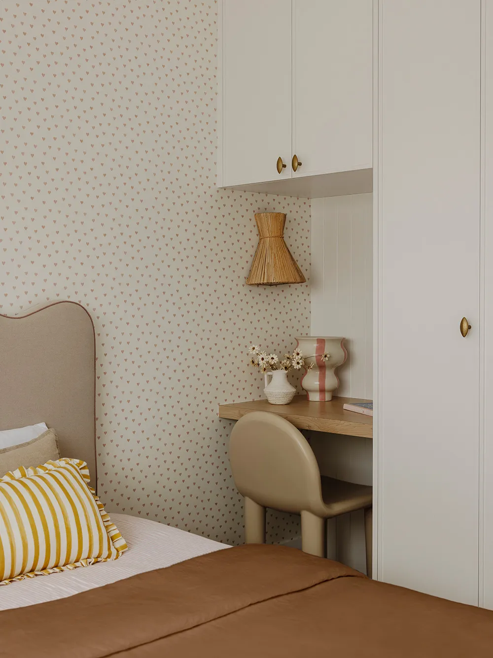 Interior that warms and relaxes: house in Sydney - Gallery image 16