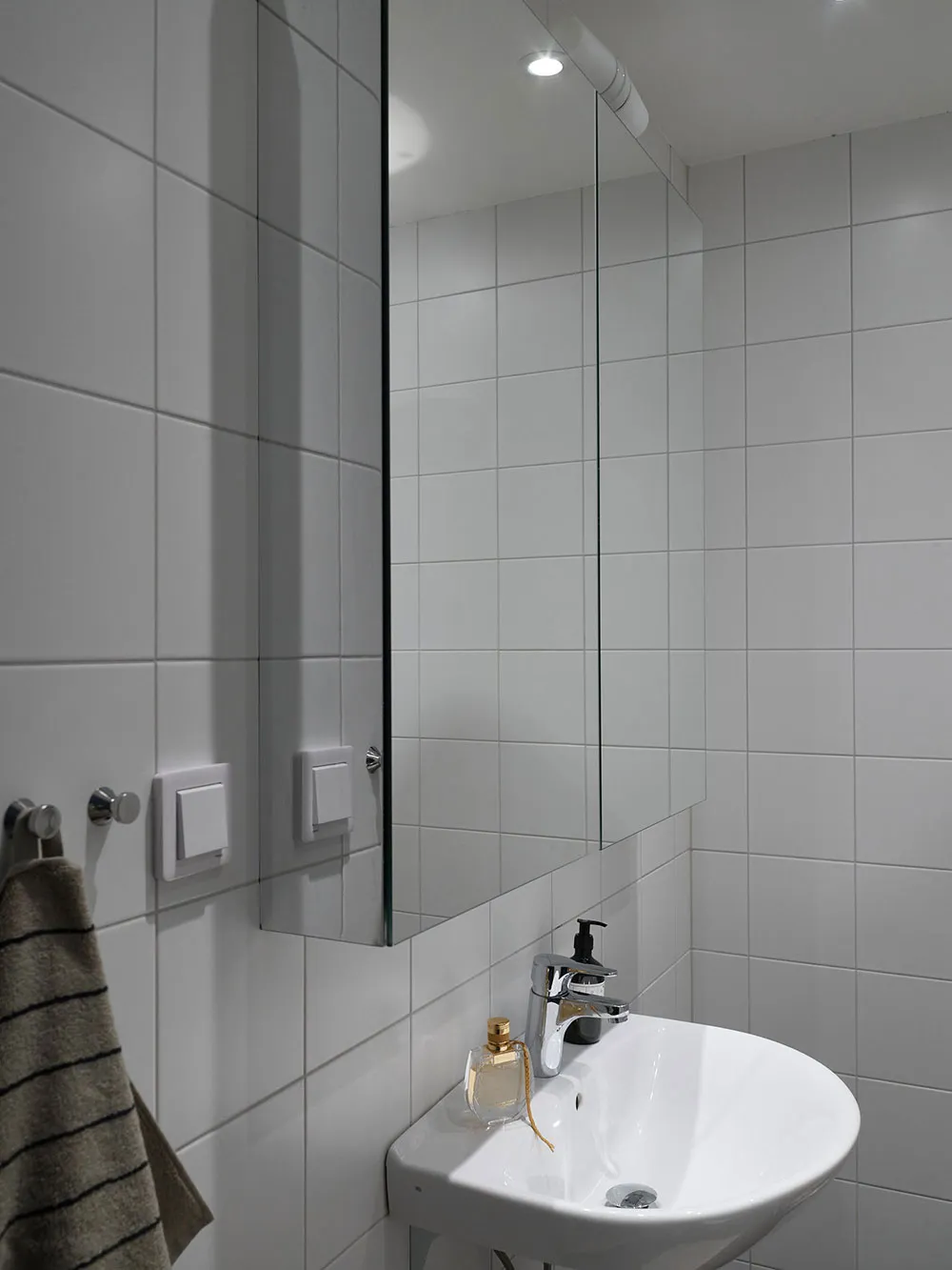 Красиві відтінки зеленого в дизайні затишної скандинавської квартири - Gallery image 24