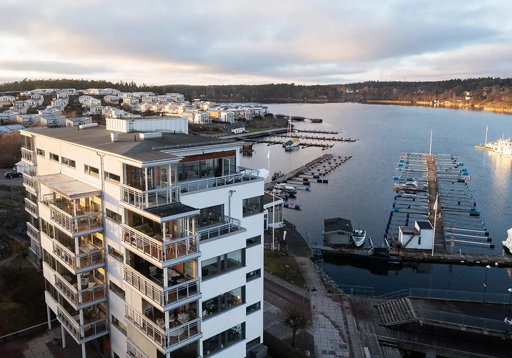 Spoglądając na morze z wysoka: penthouse na archipelagu w Stokholmie - Gallery image 26