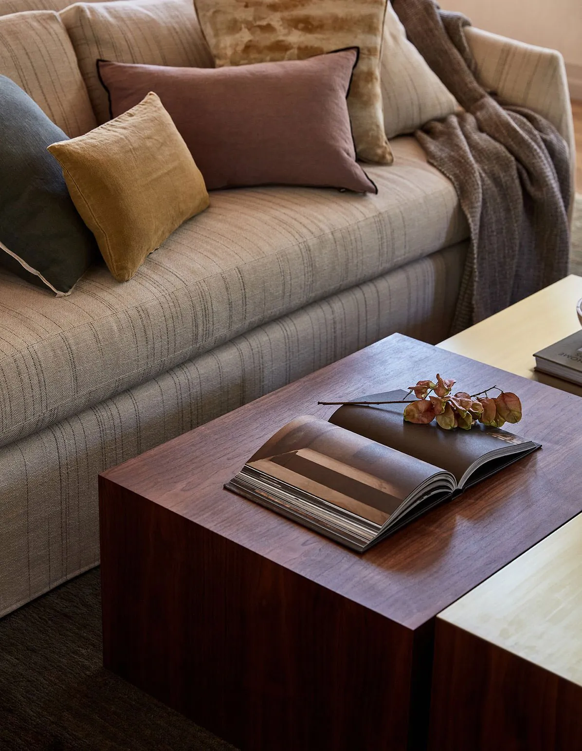 Eleganz natürlicher Materialien im Design eines Vorstadthaus in Kalifornien - Gallery image 11