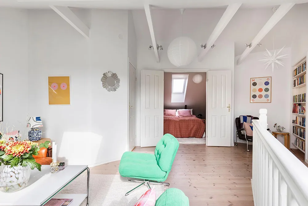 Bright two-story apartment with poster gallery in Gothenburg (83 m²) - Gallery image 30