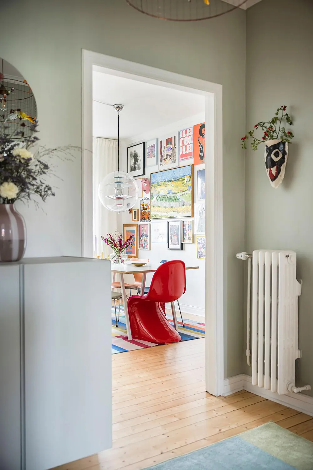 Bright two-story apartment with poster gallery in Gothenburg (83 m²) - Gallery image 10